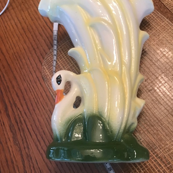 McCoy YELLOW AND GREEN SWAN VASE - Picture 8 of 12